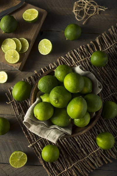 Rauwe biologische groene verse Limes — Stockfoto