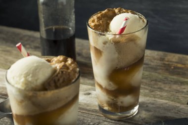 Ev yapımı Soda siyah inek dondurma Float