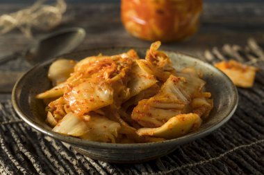 Ev yapımı baharatlı fermente Kore Kimchi