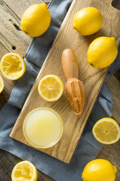 Raw Organic Yellow Lemon Juice — Stock Photo, Image