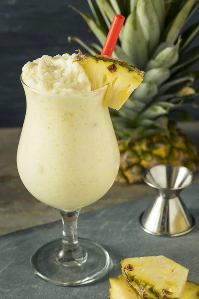 Zelfgemaakte bevroren Pina Colada Cocktail — Stockfoto