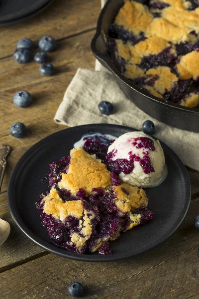 Sweet Homemade Blueberry Cobbler Dessert — Stock Photo, Image