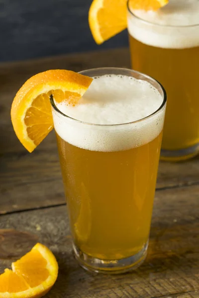 有機オレンジ柑橘系ビール — ストック写真