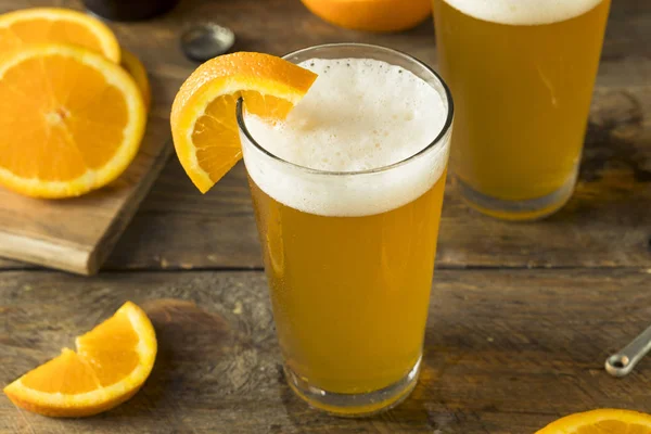 Cerveja de artesanato de citrinos laranja orgânica — Fotografia de Stock