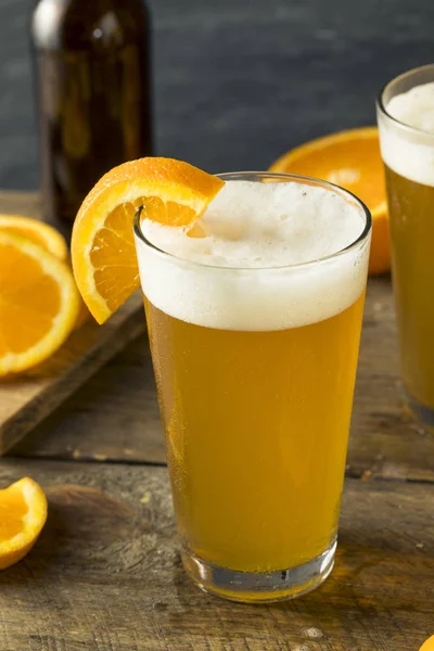 Cerveza artesanal cítrica naranja orgánica — Foto de Stock