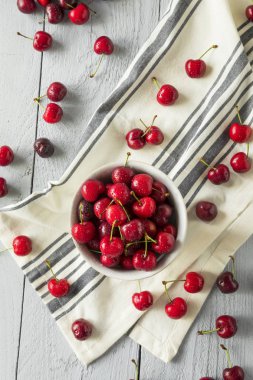 Ham organik kırmızı tatlı kiraz