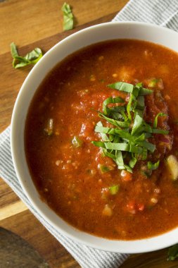 Soğuk ferahlatıcı Gazpacho çorbası