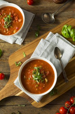 Soğuk ferahlatıcı Gazpacho çorbası