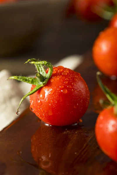 Raw Organic Red Cherry Tomatoes — Stock Photo, Image
