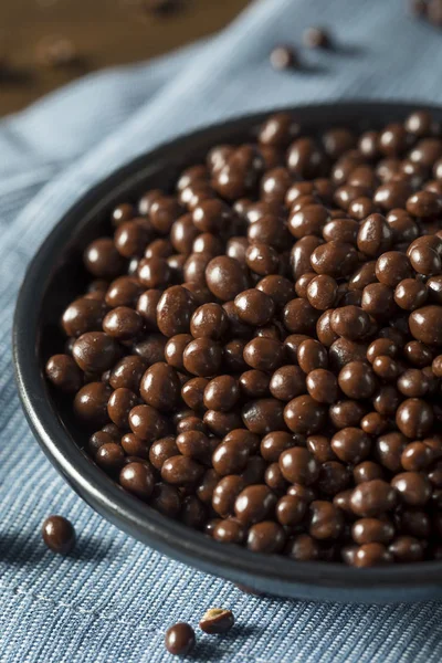 Sladké domácí čokoláda krytými konopí semena — Stock fotografie