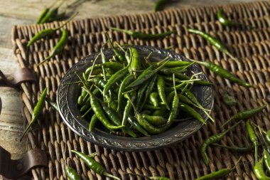 Ham organik yeşil Tay biber