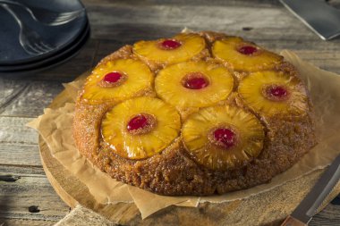 Tatlı ev yapımı ananas pasta aşağı ters
