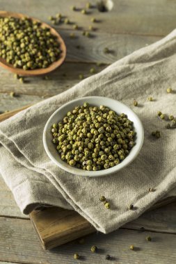 Ham yeşil organik karabiber