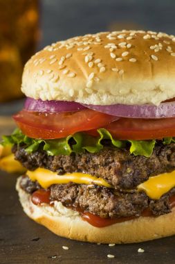 Ev yapımı kare sığır çizburger