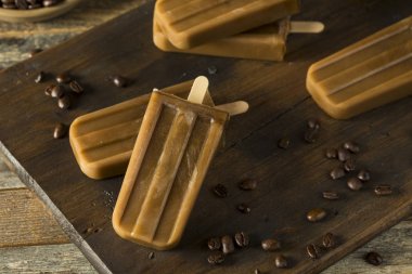 Ev yapımı serinletici buzlu kahve Popsicles