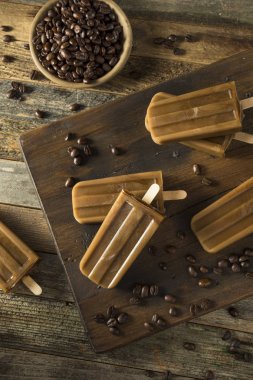 Ev yapımı serinletici buzlu kahve Popsicles