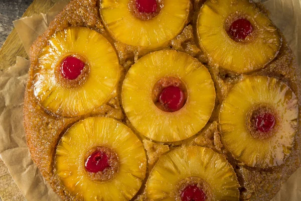 Zoete zelfgemaakte ananas ondersteboven neer Cake — Stockfoto
