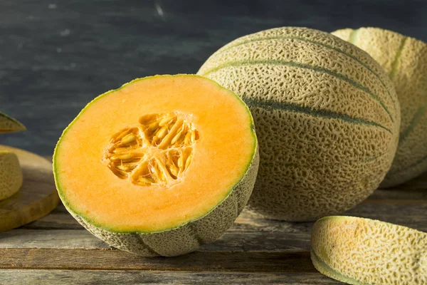 Rauwe biologische Toscaanse meloen meloen — Stockfoto