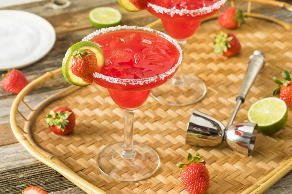 Zelfgemaakte Iced Starwberry Margarita — Stockfoto