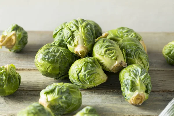 Raw Organic Green Brussel Sprouts — Stock Photo, Image