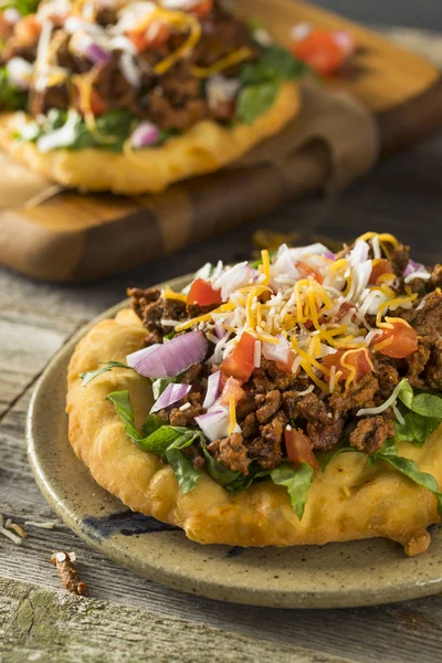 Domowe smażyć indyjski chleb Tacos — Zdjęcie stockowe