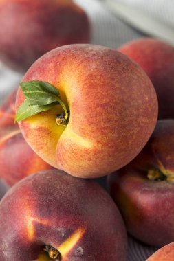 Ham olgun organik sarı şeftali