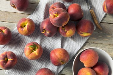 Ham olgun organik sarı şeftali