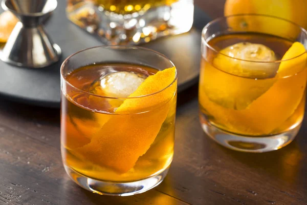 Domácí opilecký staromódní koktejl — Stock fotografie