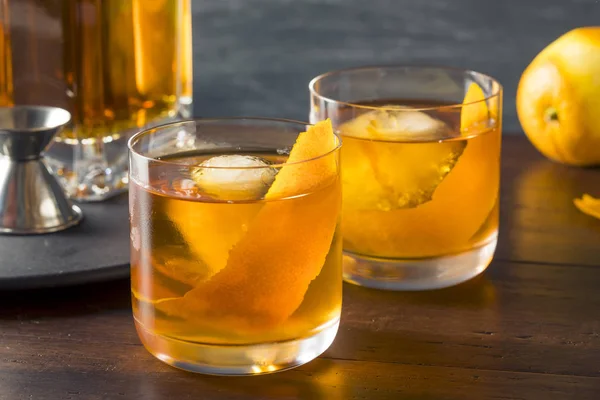 Hemmagjord gammaldags Boozy Cocktail — Stockfoto
