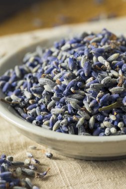 Ham organik kuru mor lavanta baharat