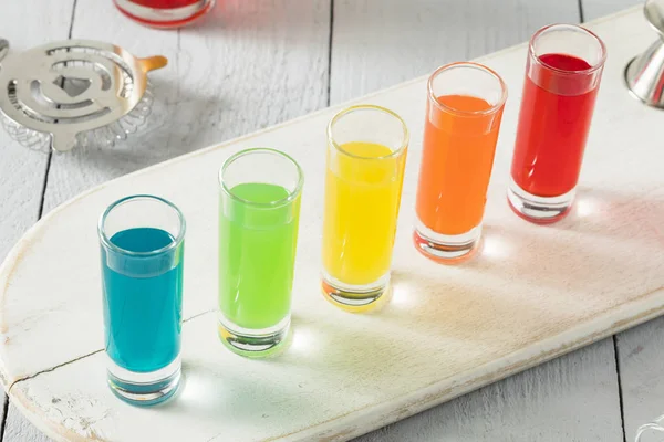 Kleurrijke alcoholische Rainbow Shots — Stockfoto