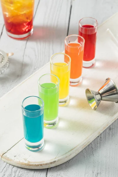 Kleurrijke alcoholische Rainbow Shots — Stockfoto