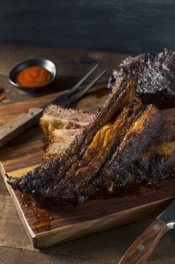 Lezzetli füme dana kaburga