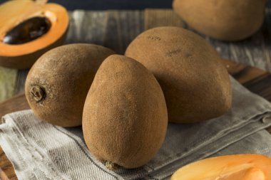 Ham organik kahverengi Mamey meyve
