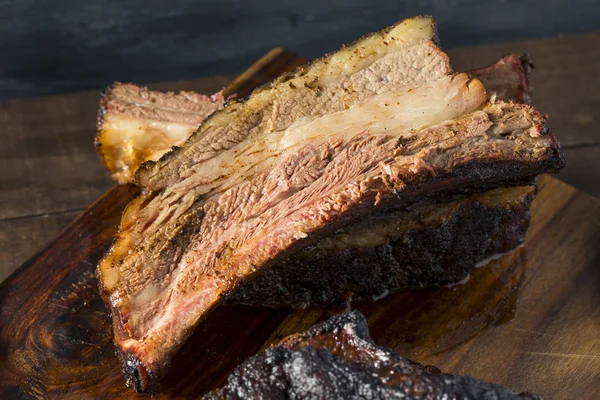 Deliciosas costillas de carne ahumada — Foto de Stock