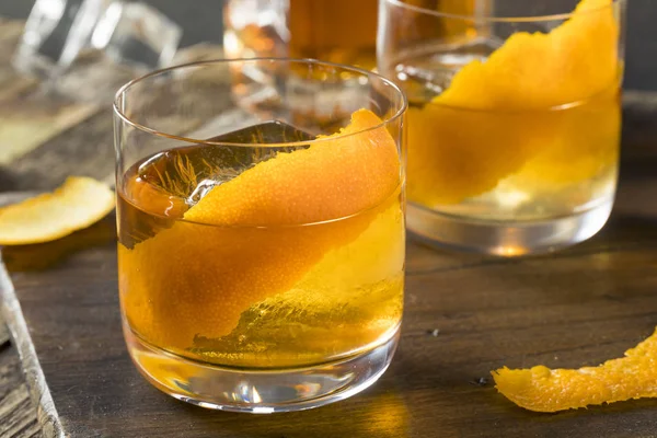 Cold Alcoolic Old Fashioned Bourbon Whiskey Cocktail — Fotografie, imagine de stoc