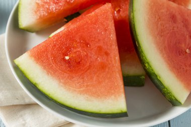 Ham organik kırmızı ve yeşil karpuz