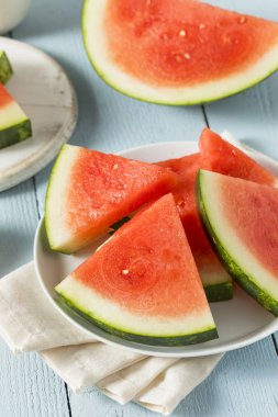 Ham organik kırmızı ve yeşil karpuz