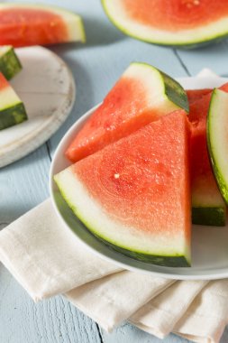 Ham organik kırmızı ve yeşil karpuz