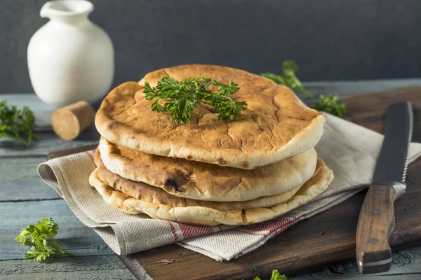 Zelfgemaakte biologische witte Pita brood — Stockfoto