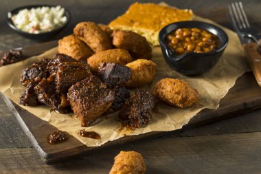 Yavaş füme döş yanmış biter Barbekü
