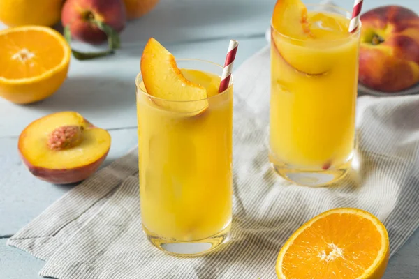 Refreshing Peach and Orange Fuzzy Navel Cocktail — Stock Photo, Image