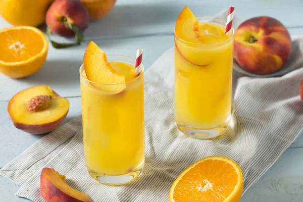 Refreshing Peach and Orange Fuzzy Navel Cocktail — Stock Photo, Image