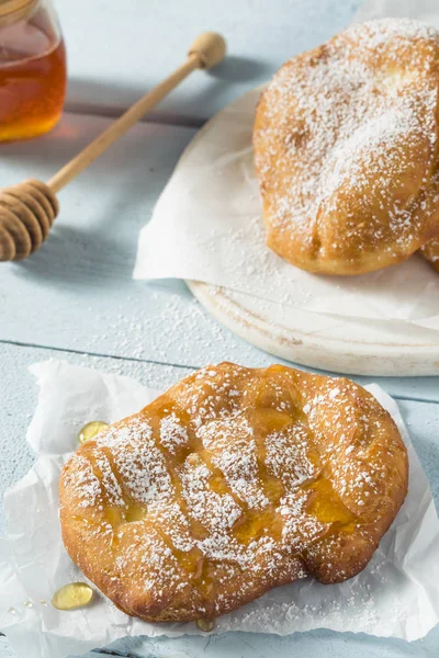 Deep Fried Utah Scones brood — Stockfoto