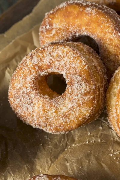 Ev yapımı şekerli Cronut çörek
