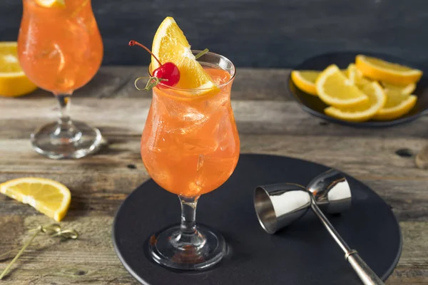 Cold Refreshing Singapore Sling Cocktail — Stock Photo, Image