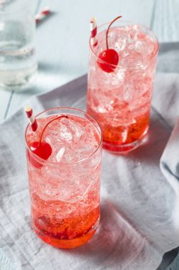 Tatlı kiraz kokteyl Mocktail yenileniyor