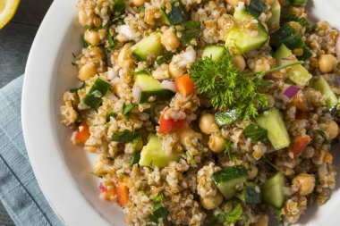 Ev yapımı Bulgar buğday salatası