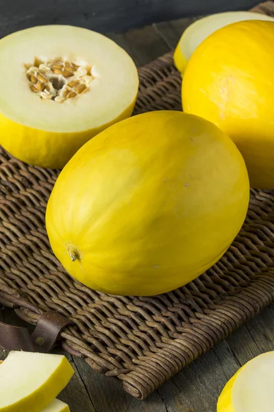 Melón de melón amarillo orgánico crudo — Foto de Stock