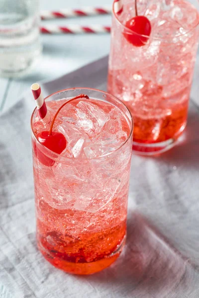 Süße erfrischende Kirschcocktail-Mocktail — Stockfoto